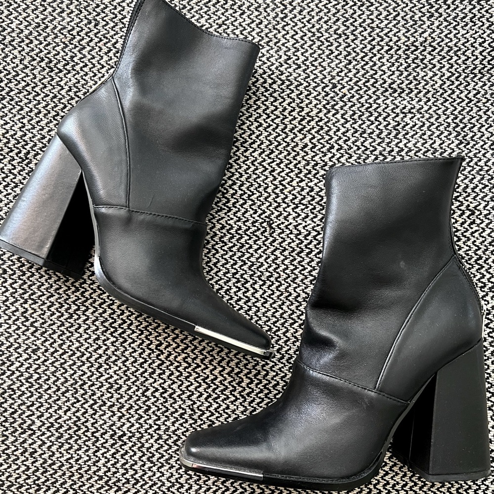 Steve Madden Block Heel  Boots